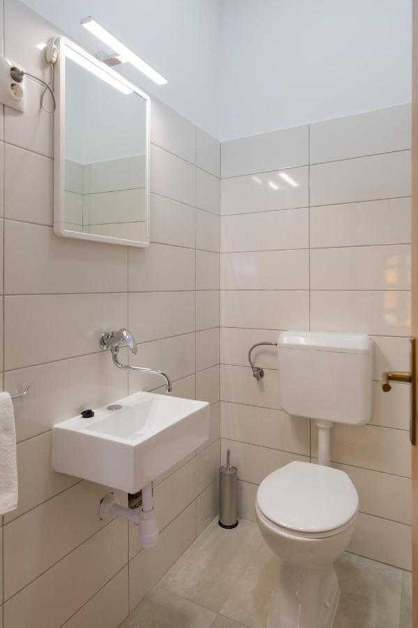 Apartments By The Sea Kastel Stari, Kastela - 15894 外观 照片
