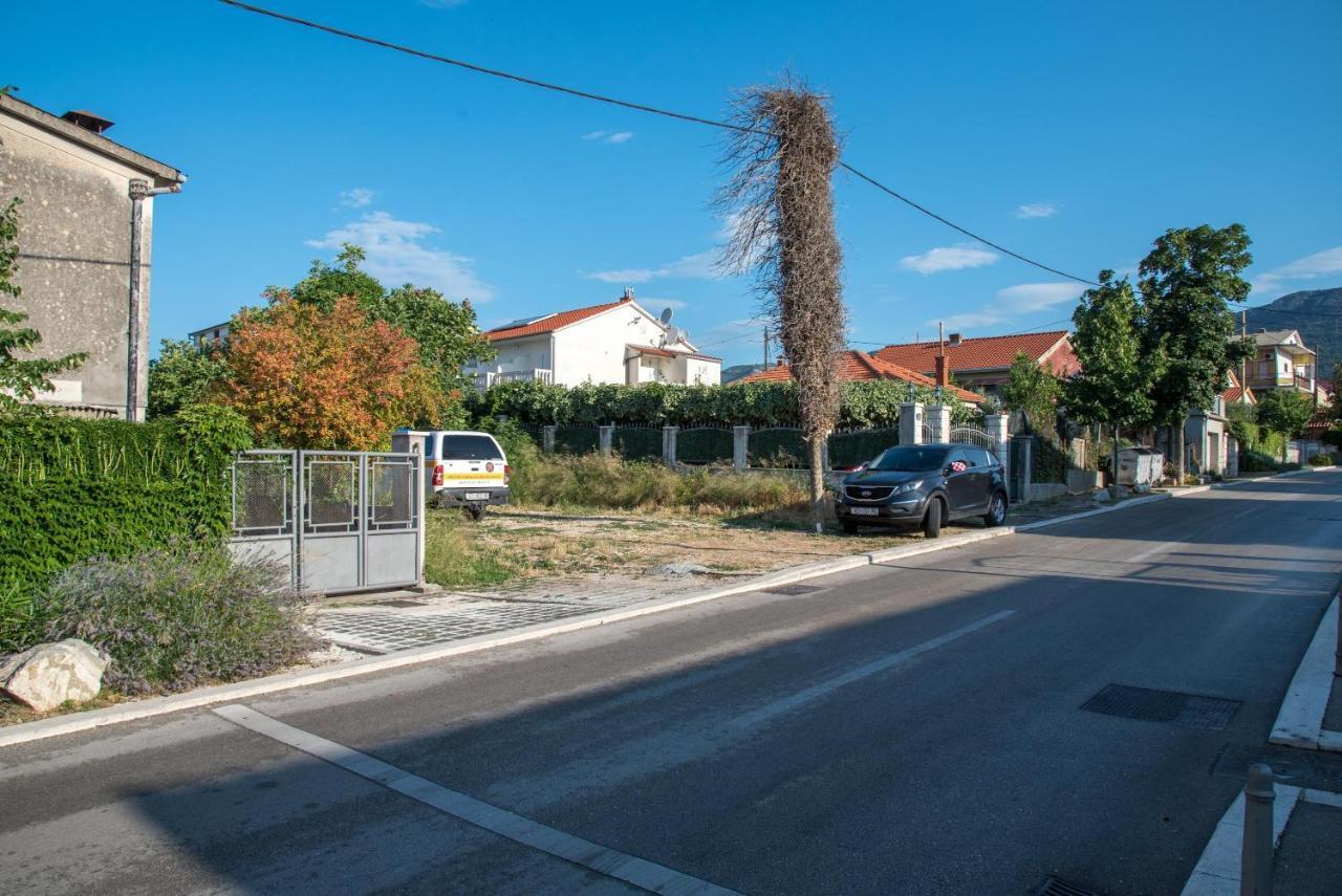 Apartments By The Sea Kastel Stari, Kastela - 15894 外观 照片